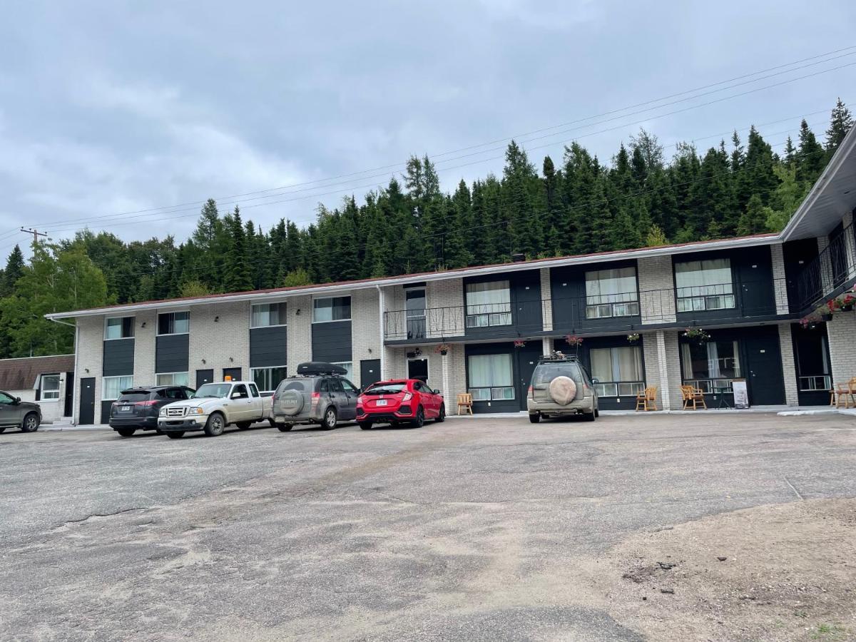Motel Du Rosier Baie-Comeau Exterior foto