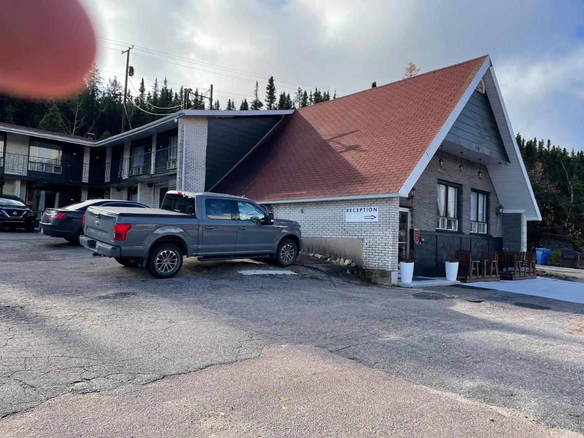 Motel Du Rosier Baie-Comeau Exterior foto