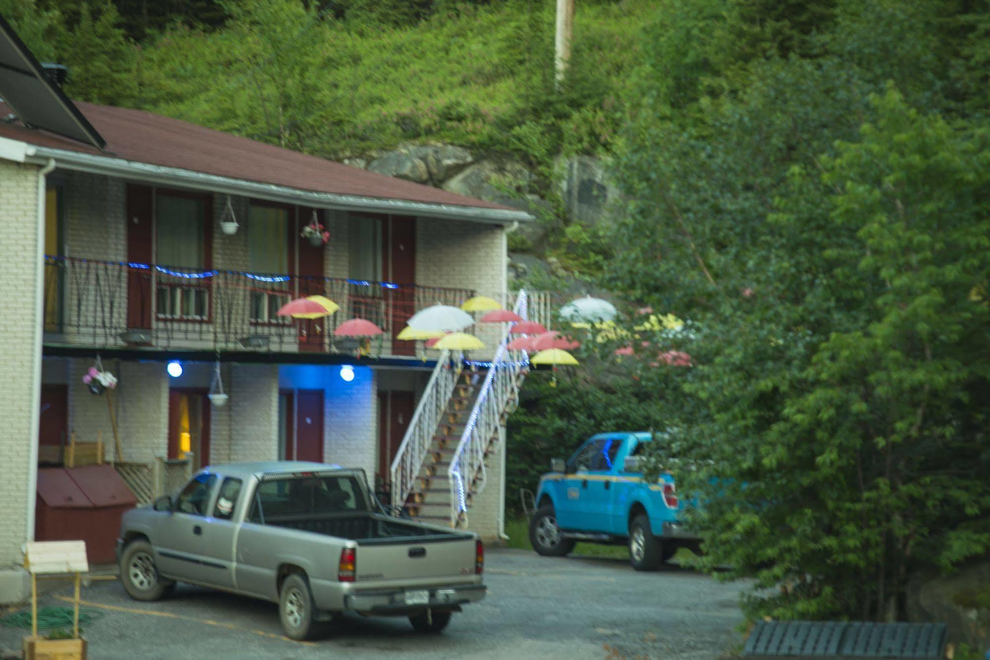 Motel Du Rosier Baie-Comeau Exterior foto